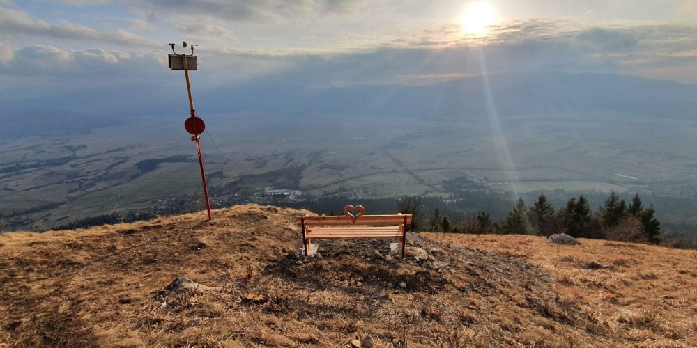 FOTO NATEČAJ “KLOPCA LJUBEZNI” 2020 – podaljšano do prvega nočnega pohoda v letu 2021!
